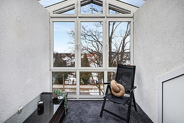 Poing: 迷人的带温室的两室阁楼公寓