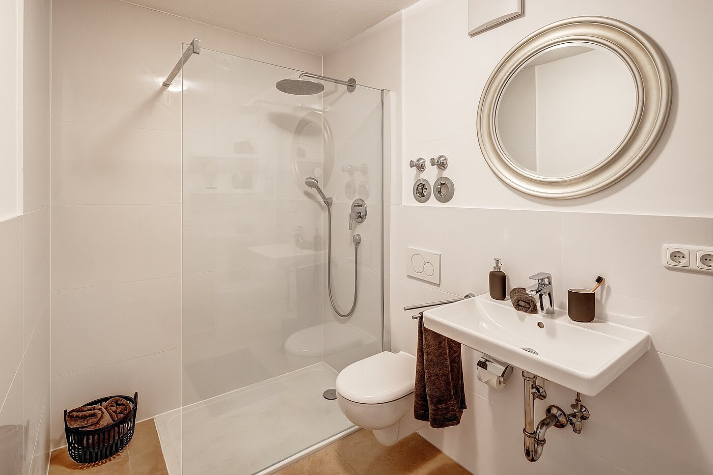 多层公寓 与 2 房间 | München-Schwabing | 2109ML3 | ...begehbarer Dusche und...