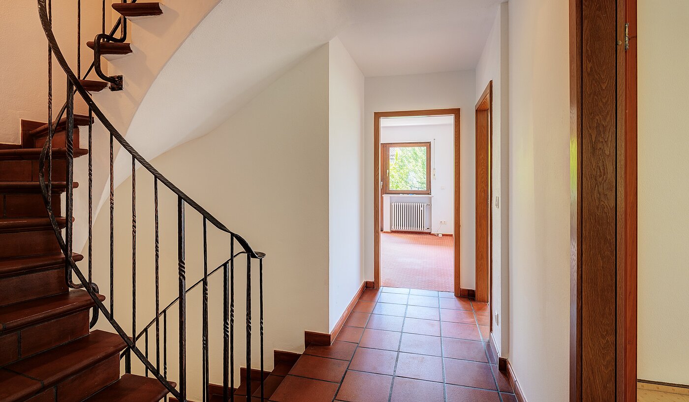 排角屋 与 5 房间 | Penzberg | 701121 | Treppenaufgang zum DG