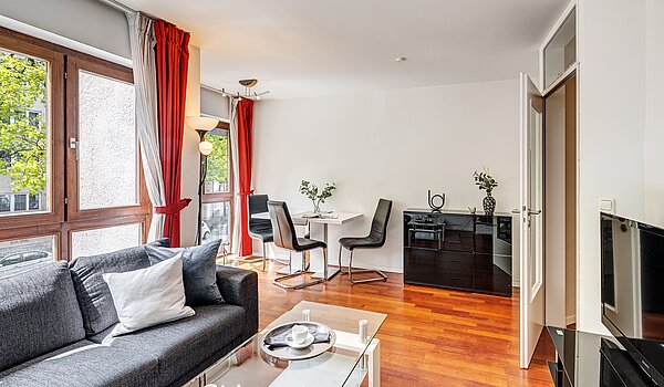 多层公寓 与 3 房间 | München-Schwabing | 2202ML12 | Das Wohnzimmer mit...