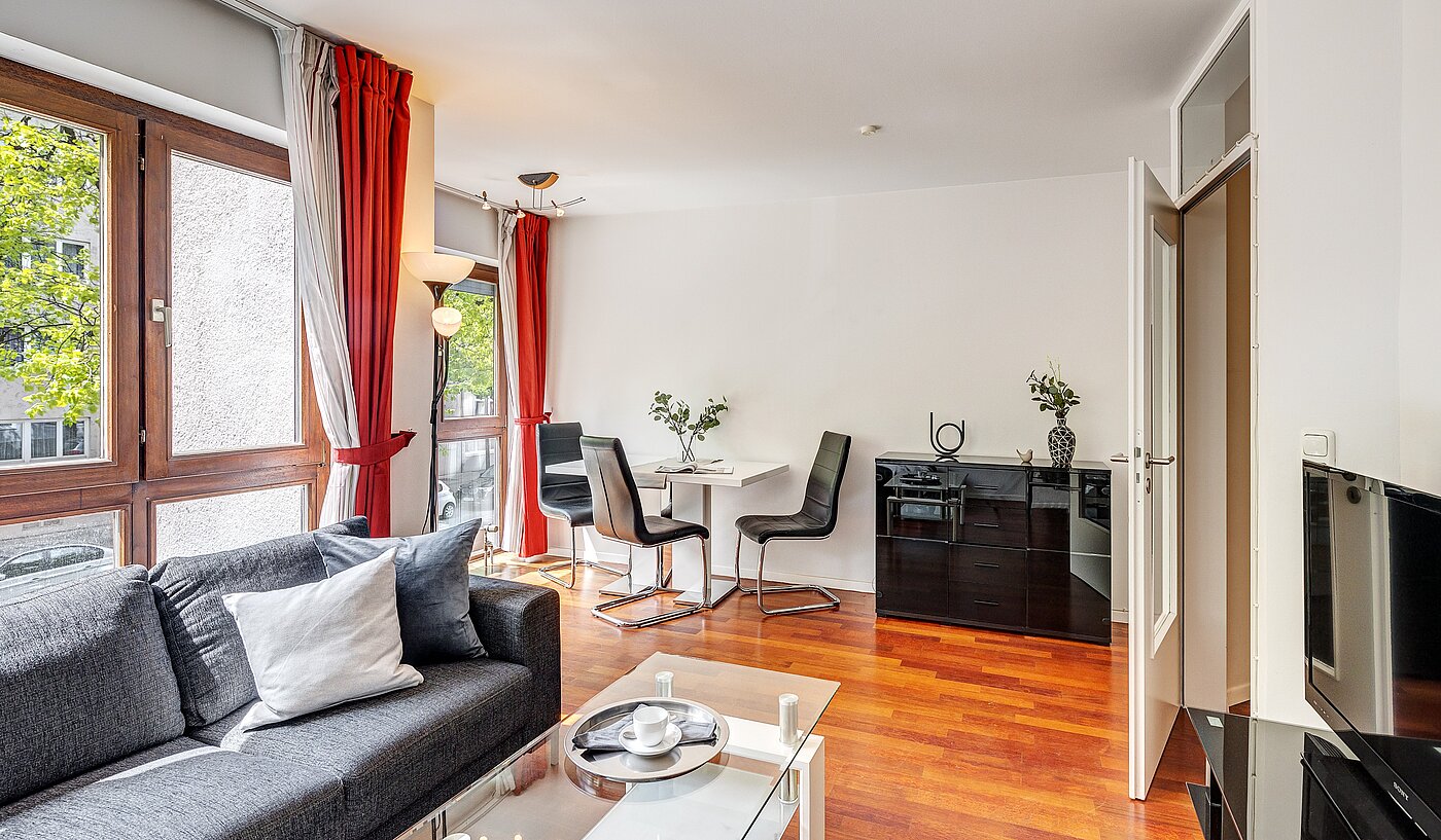 多层公寓 与 3 房间 | München-Schwabing | 2202ML12 | Das Wohnzimmer mit...