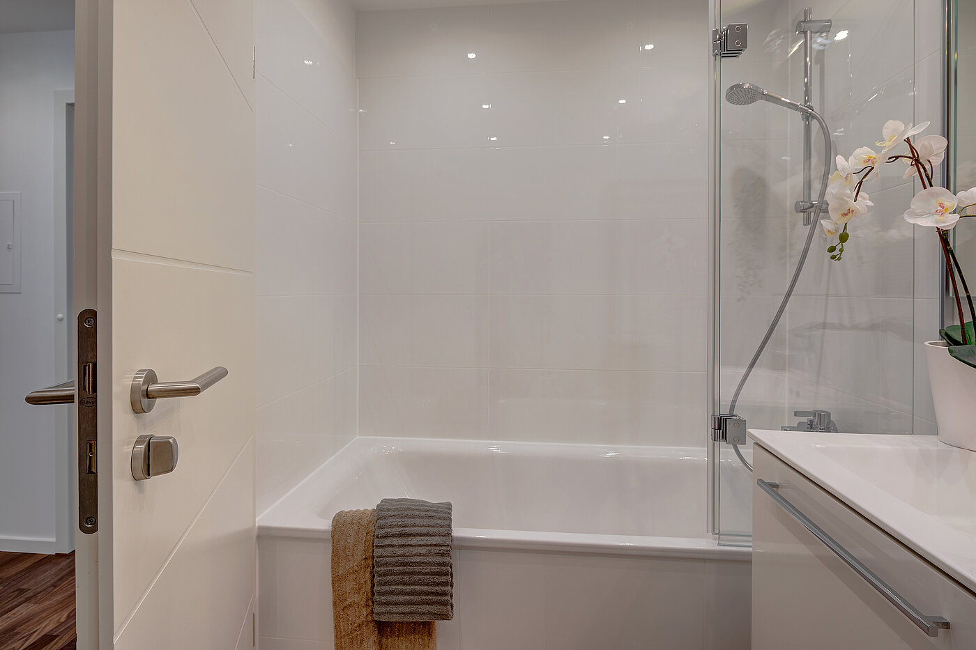 多层公寓 与 2 房间 | München-Schwabing | 70434 | ...mit Badewanne