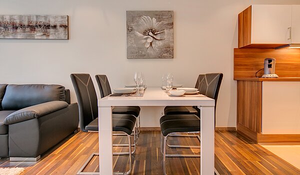 一楼公寓 与 4 房间 | München-Neuhausen | 70471 | ...mit Platz zum Essen