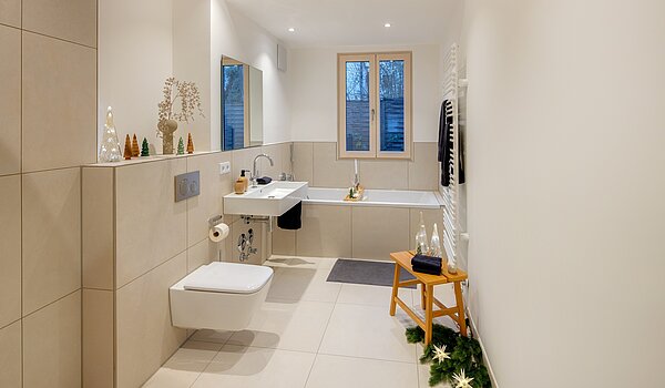 露台公寓 与 3 房间 | München-Harlaching | 70371 | Großes Bad mit...