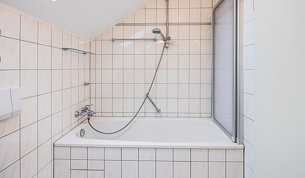 多层公寓 与 2 房间 | Poing | 70373 | ...Badewanne