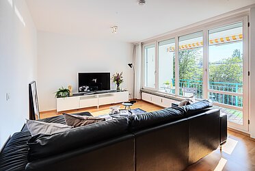 Oberföhring：带西南朝向阳台的大三居室公寓——空房