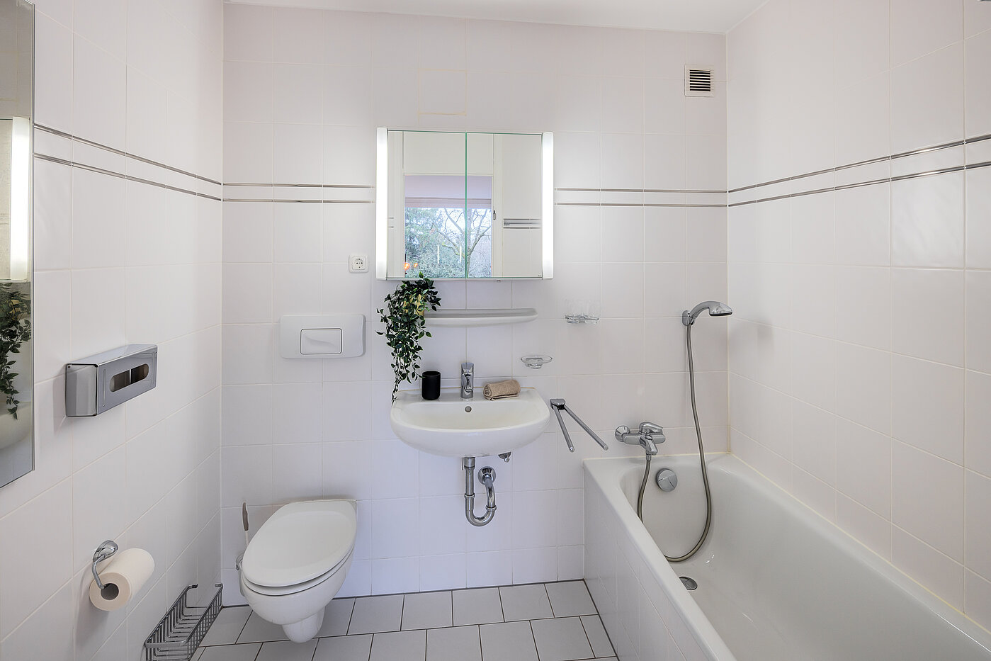 多层公寓 与 3.5 房间 | München-Bogenhausen | 70305 | Bad en Suite