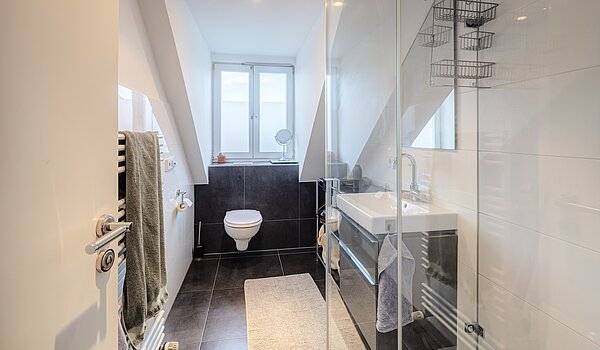 多层公寓 与 5 房间 | München-Neuhausen | 70140 | Separates Duschbad