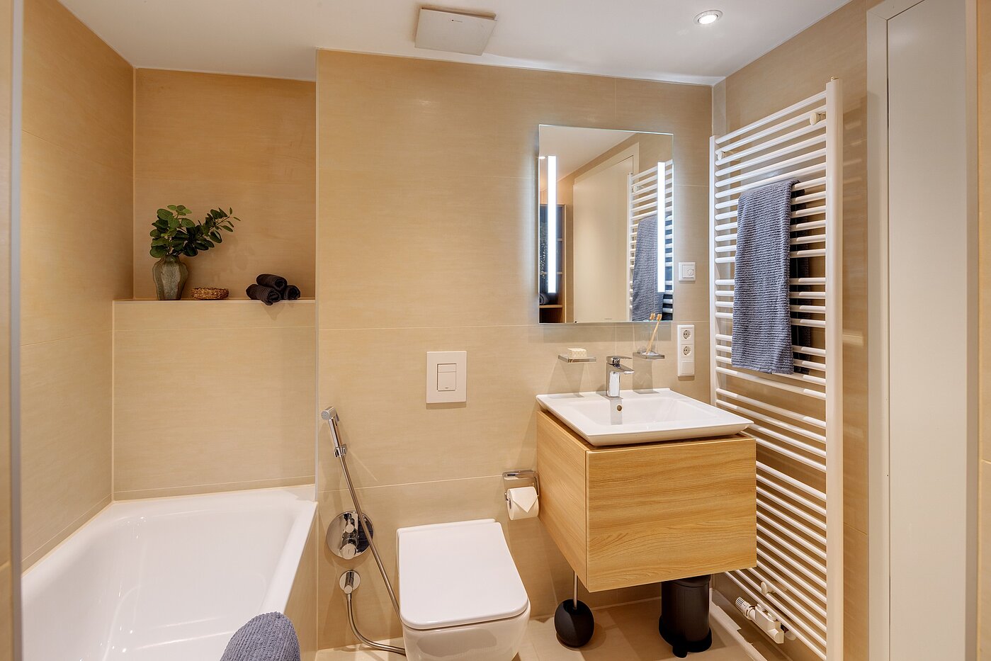 多层公寓 与 4 房间 | München-Bogenhausen | 70380 | Bad mit Badewanne...