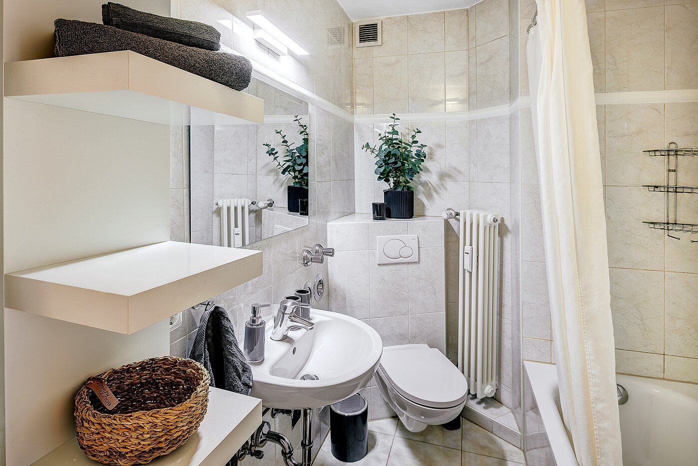 多层公寓 与 3 房间 | München-Maxvorstadt | 2203ML31 | Badezimmer mit Wanne