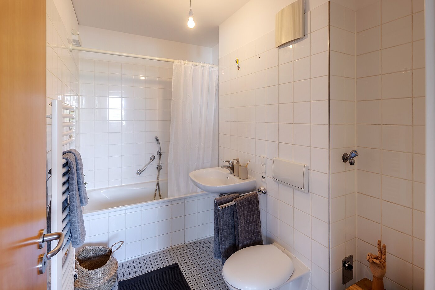 多层公寓 与 2 房间 | München-Schwanthalerhöhe | 2206ML11 | Das Wannenbad mit Anschluss f.d. Waschmaschine ...