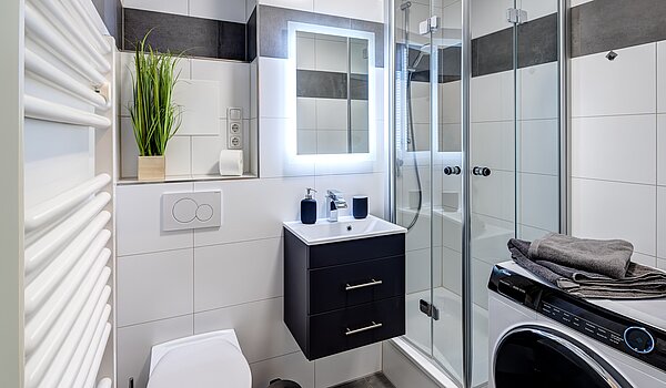 公寓 与 1 房间 | München-Milbertshofen | 70183 | Badezimmer mit Waschtrockner