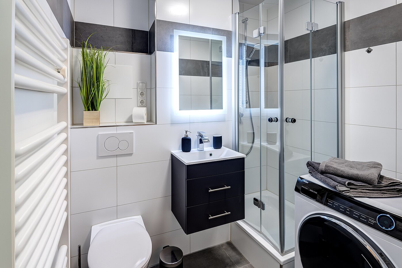 公寓 与 1 房间 | München-Milbertshofen | 70183 | Badezimmer mit Waschtrockner