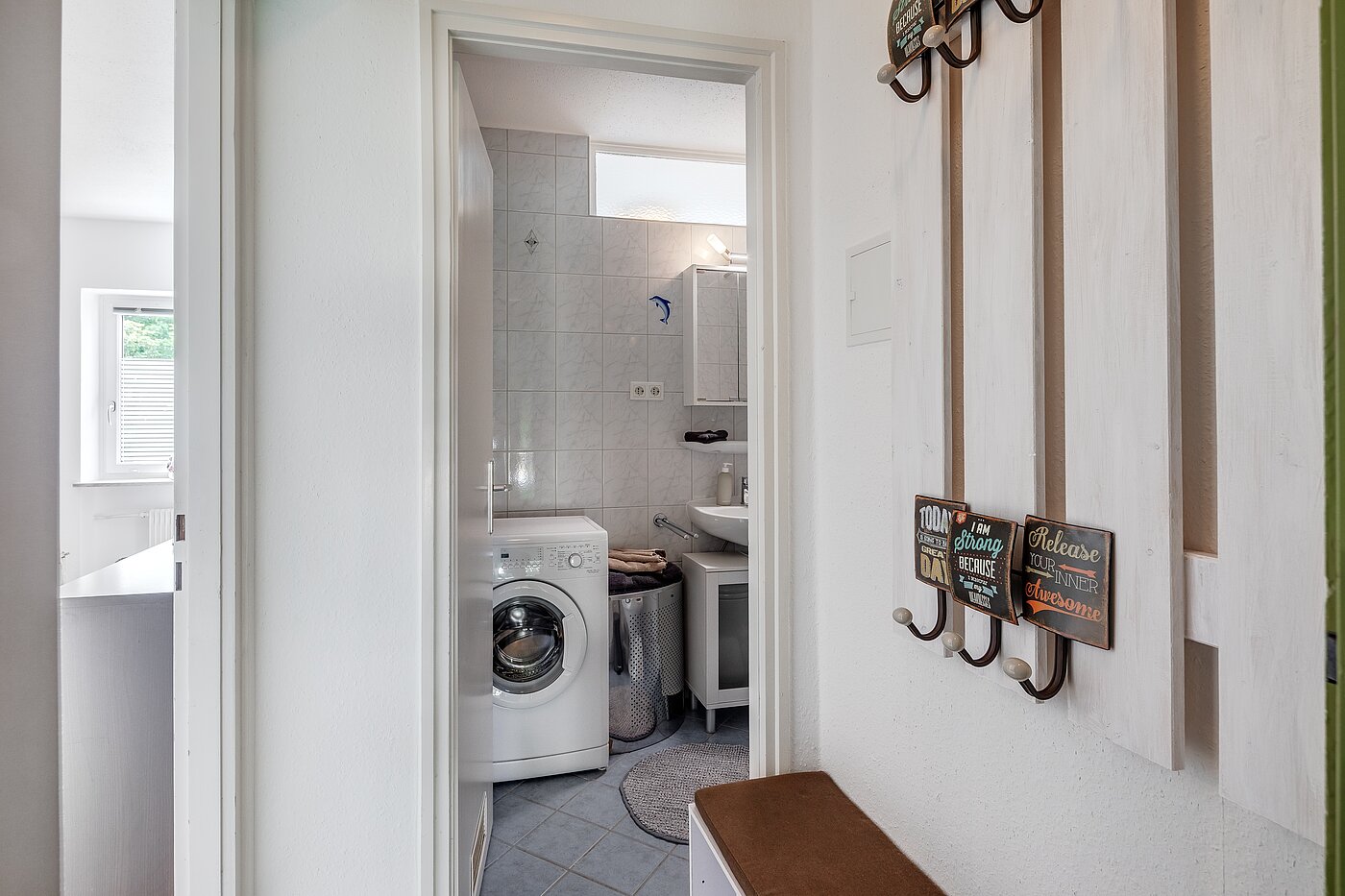 多层公寓 与 1 房间 | München | 70456 | Flur / Badezimmer