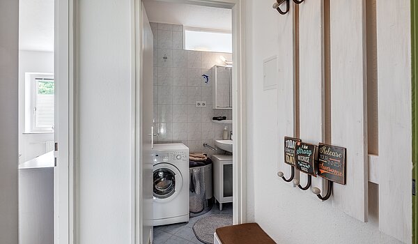 多层公寓 与 1 房间 | München-Feldmoching | 70456 | Flur / Badezimmer