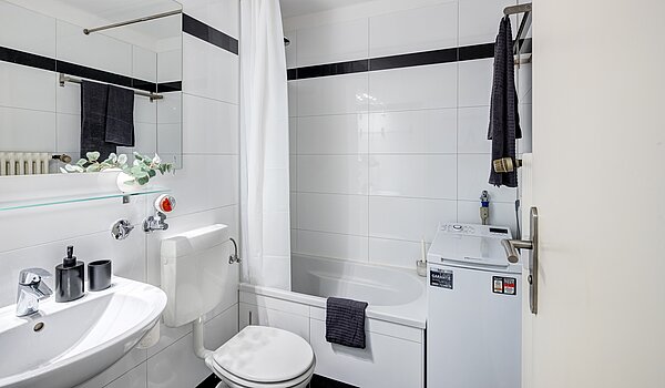 多层公寓 与 2 房间 | München-Bogenhausen | 70142 | Bad mit Waschmaschine