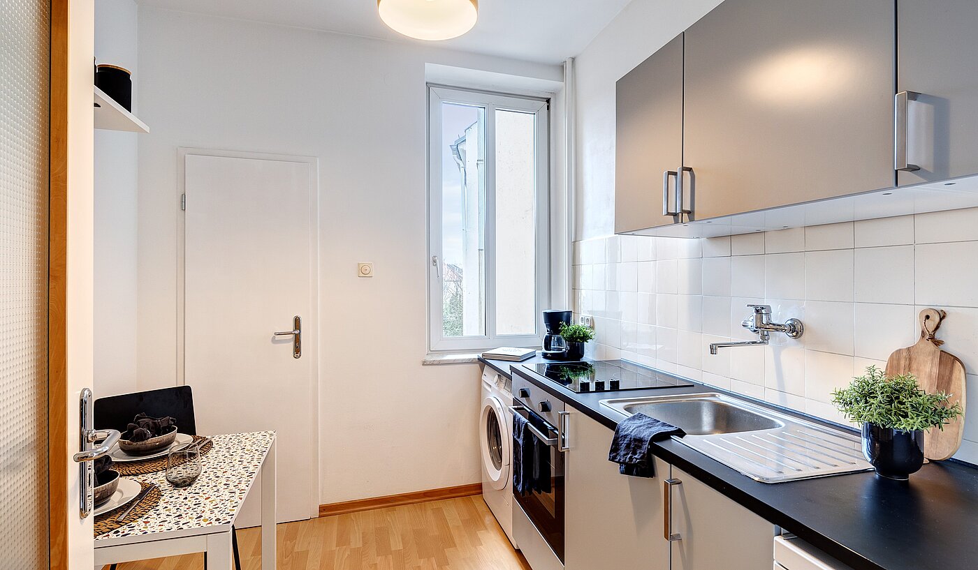 多层公寓 与 1 房间 | München-Schwabing | 701051 | Kleine Wohnküche
