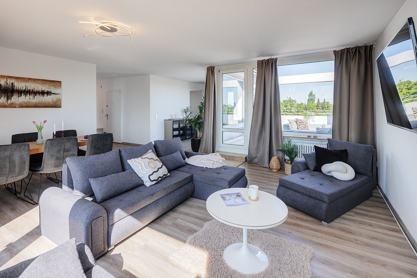 露台公寓 与 3.5 房间 | München-Berg am Laim | 123456 | Couch