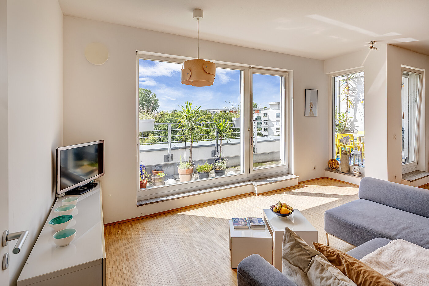 多层公寓 与 2 房间 | München-Schwabing | 70153 | ...mit großer Fensterfront