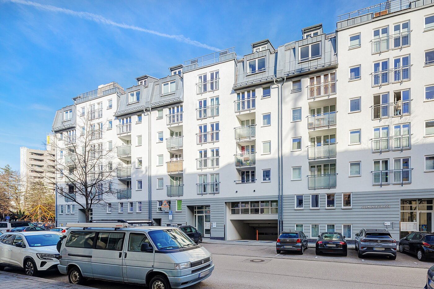 多层公寓 与 2 房间 | München-Schwabing | 70102 | Ansicht von der Straße...