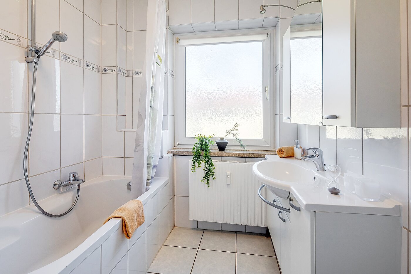 多层公寓 与 4 房间 | München-Berg am Laim | 2002ML3 | Badezimmer mit Badewanne