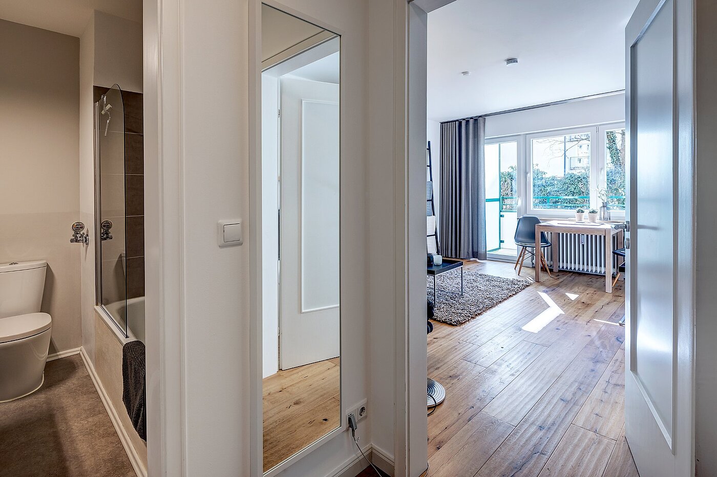 多层公寓 与 1 房间 | München-Schwabing | 2109ML5 | Blick zum Wohn-u. Schlafzimmer