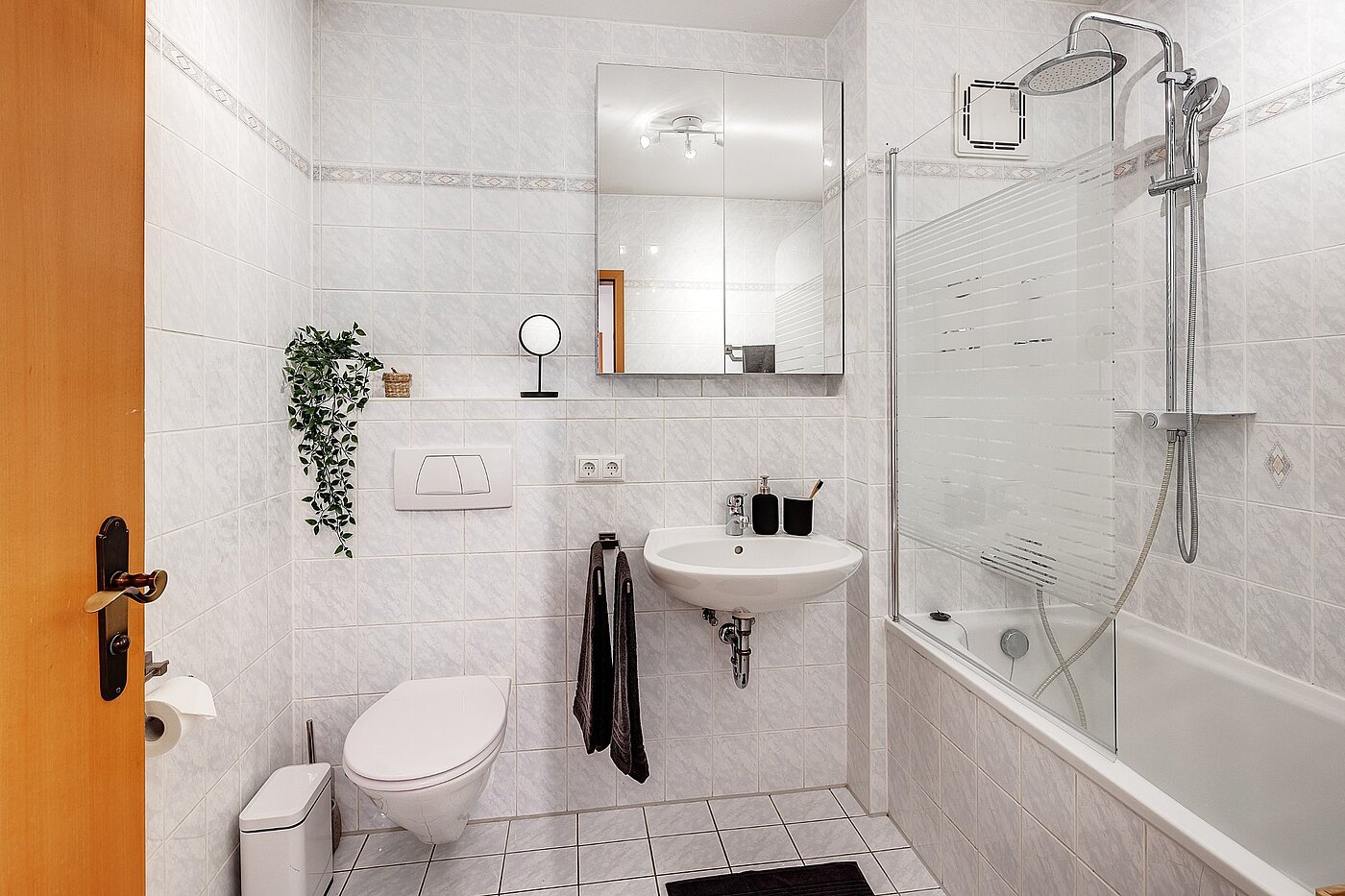 多层公寓 与 3 房间 | München-Hasenbergl | 2105ML10 | Bad mit Wanne