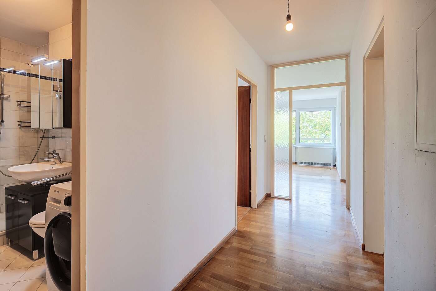 多层公寓 与 2 房间 | München-Hadern | 704101 | Flur vom Eingang kommend