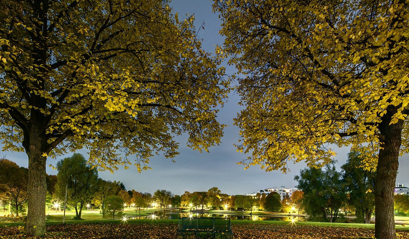 多层公寓 与 1 房间 | München-Sendling-Westpark | 2008ML1 | Abenddämmerung im Westpark