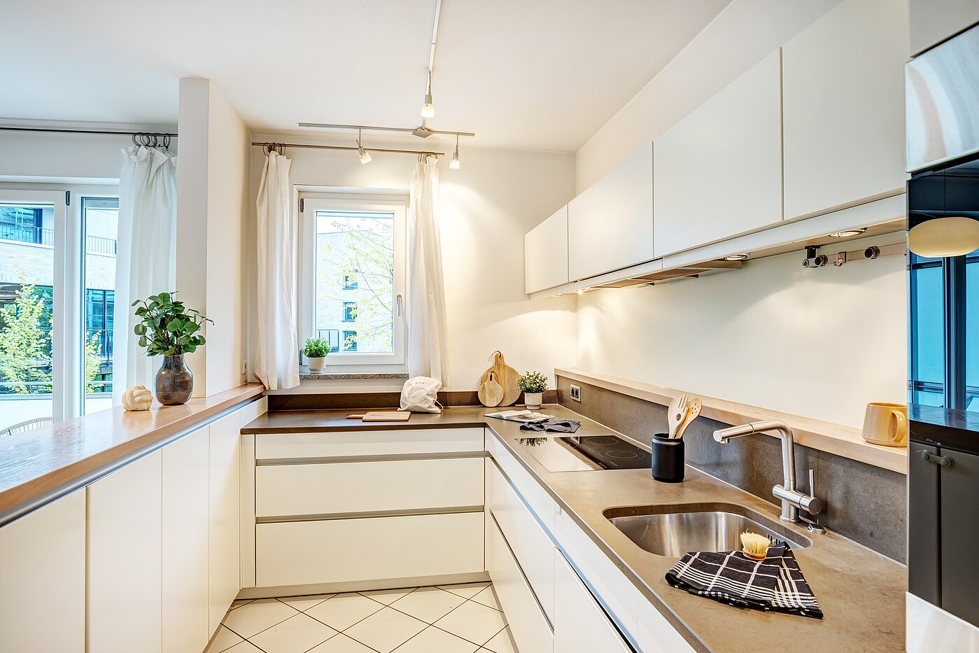 多层公寓 与 3 房间 | München-Neuhausen | 70489 | ...voll ausgestattet