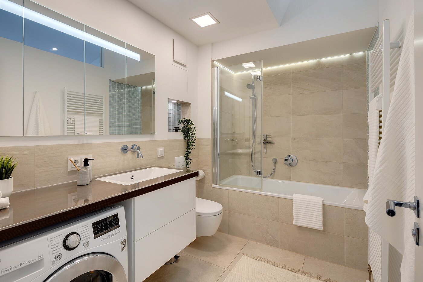 多层公寓 与 2 房间 | München-Schwabing | 2208ML2 | Großes Bad