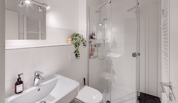 多层公寓 与 3 房间 | München-Ludwigsvorstadt | 70488 | Duschbad