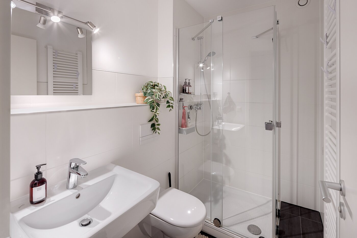多层公寓 与 3 房间 | München-Ludwigsvorstadt | 70488 | Duschbad