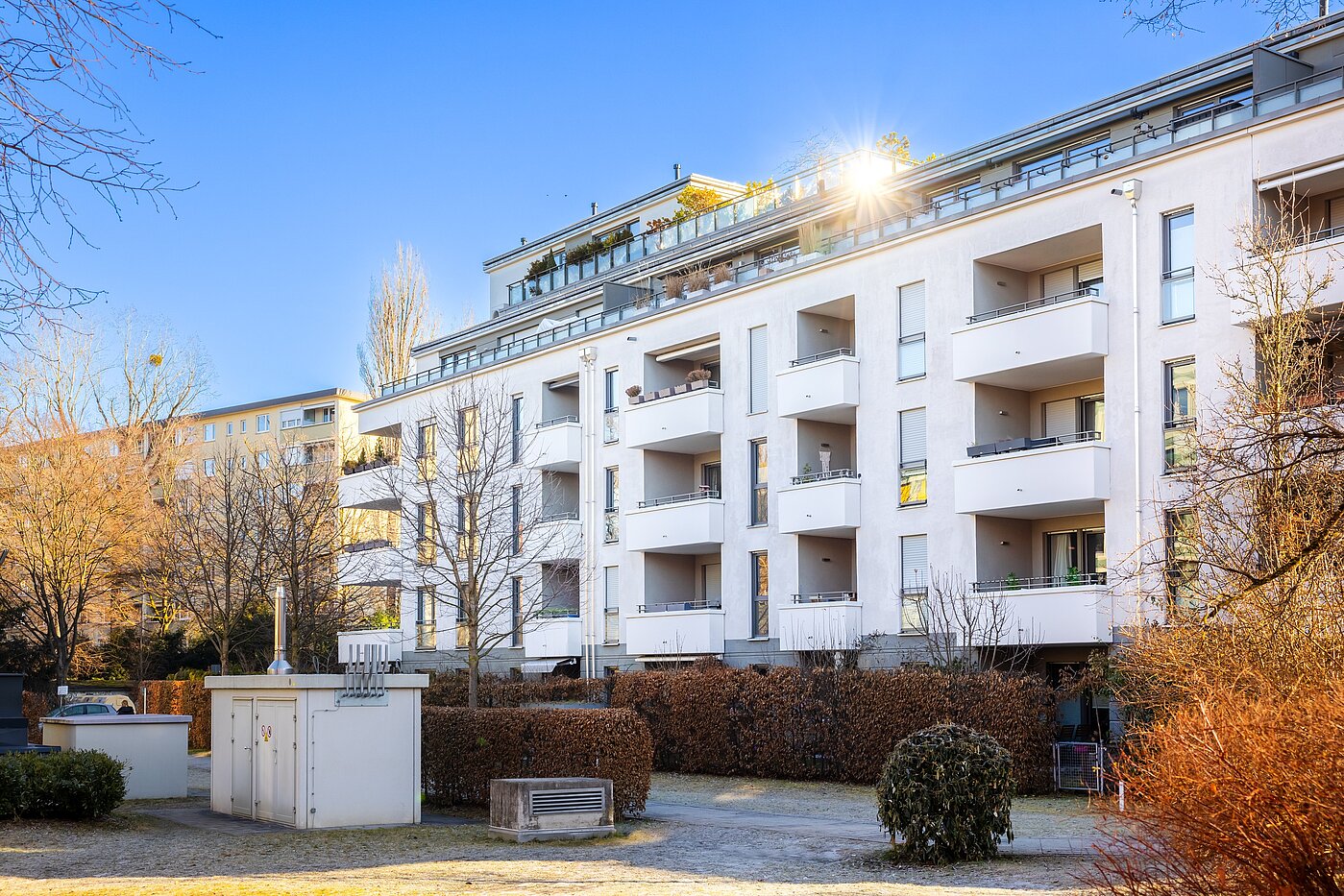 多层公寓 与 4 房间 | München-Bogenhausen | 70380 | Blick vom Innenhof aus