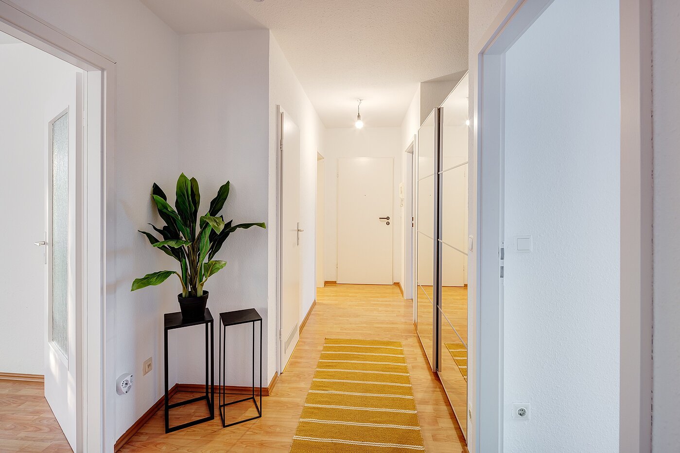 多层公寓 与 3 房间 | München-Bogenhausen | 70085 | Flur Blickrichtung Eingang