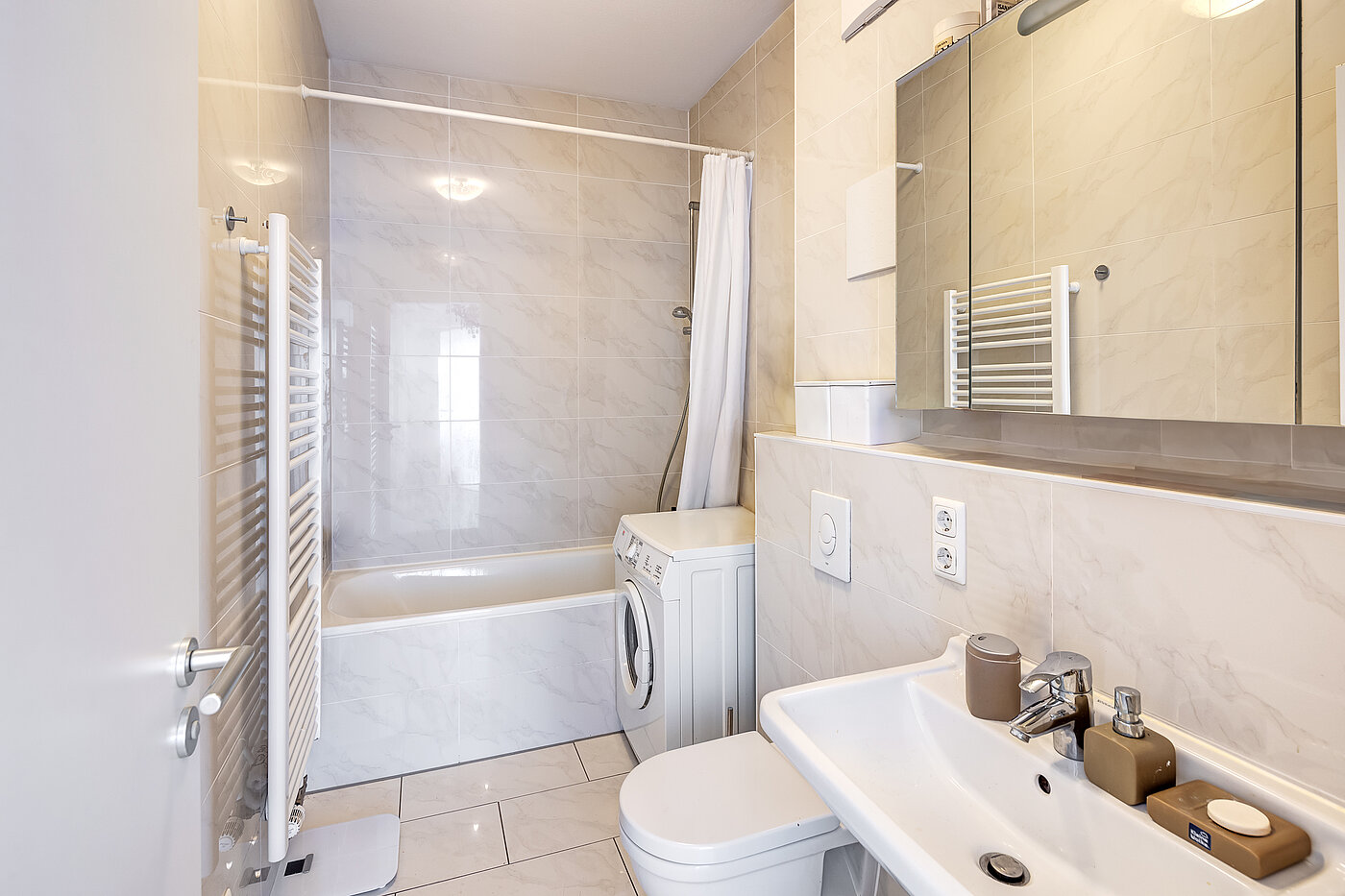 多层公寓 与 2 房间 | München-Schwabing | 70153 | Bad mit Badewanne...