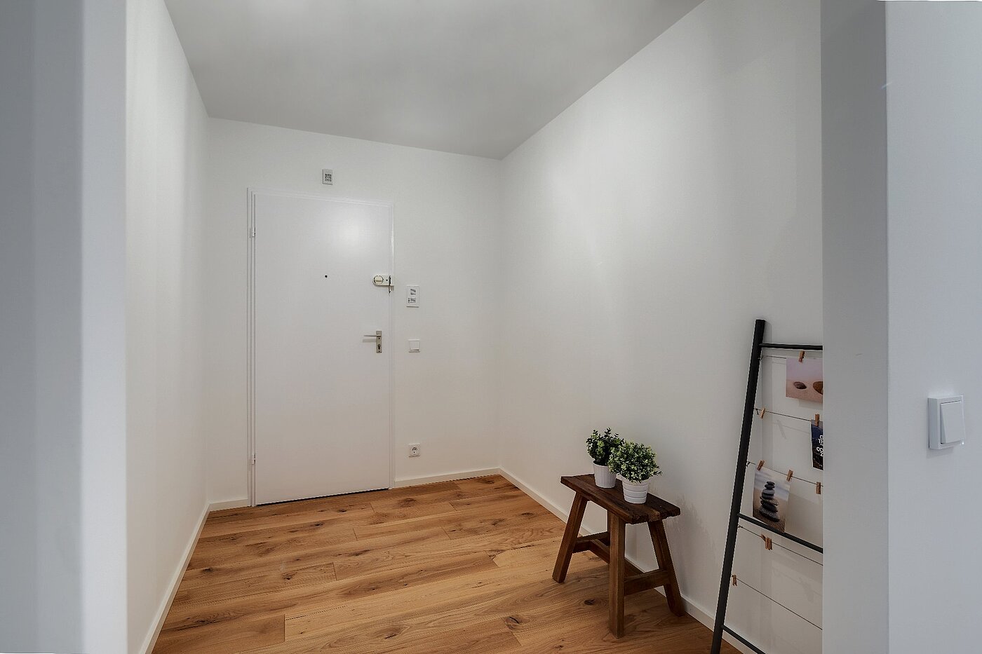 多层公寓 与 3 房间 | München-Neuhausen | 1803D7 | Dielenbereich