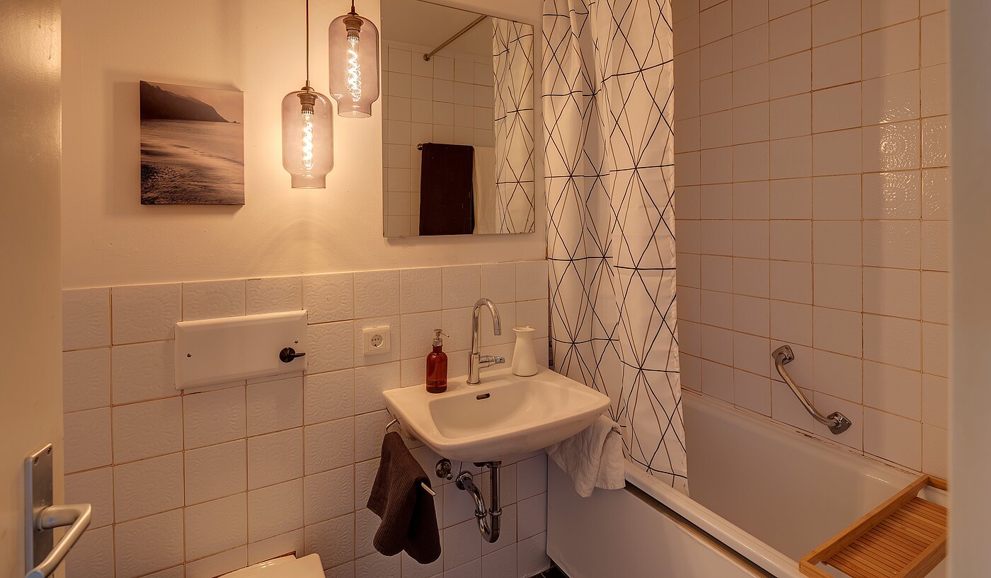 多层公寓 与 1 房间 | München-Au | 2211ML1 | Badezimmer mit Wanne und...