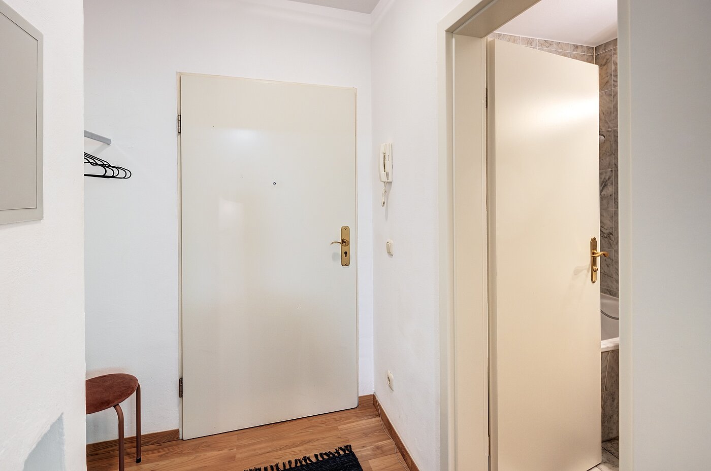 多层公寓 与 1 房间 | München-Schwabing | 70249 | Eingangsbereich mit...