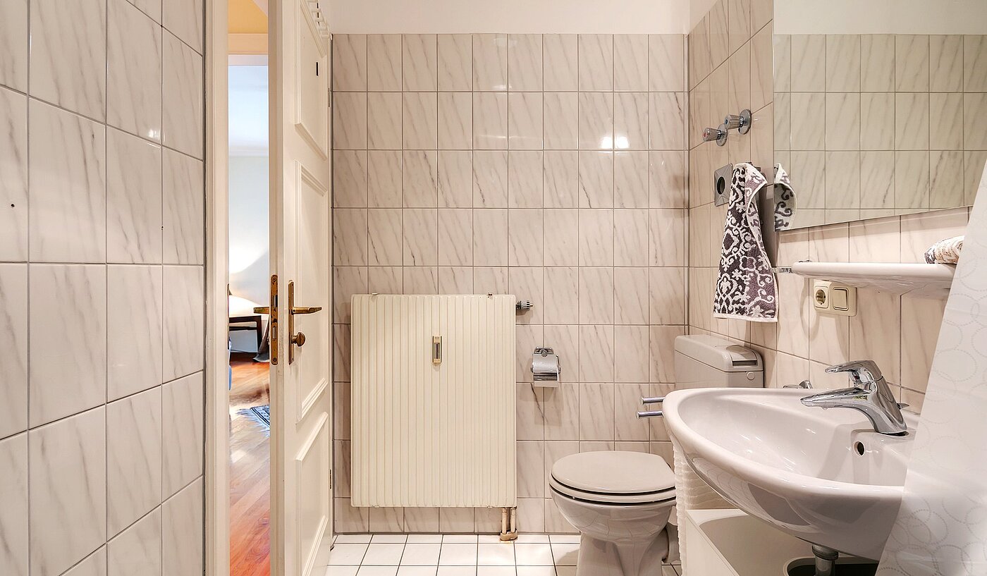 多层公寓 与 1 房间 | München-Ludwigsvorstadt | 2108ML5 | Sehr gepflegtes Wannenbad...