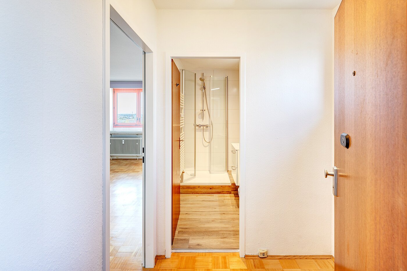 多层公寓 与 1 房间 | München-Laim | 70144 | Flur Richtung Wohnzimmer und Bad