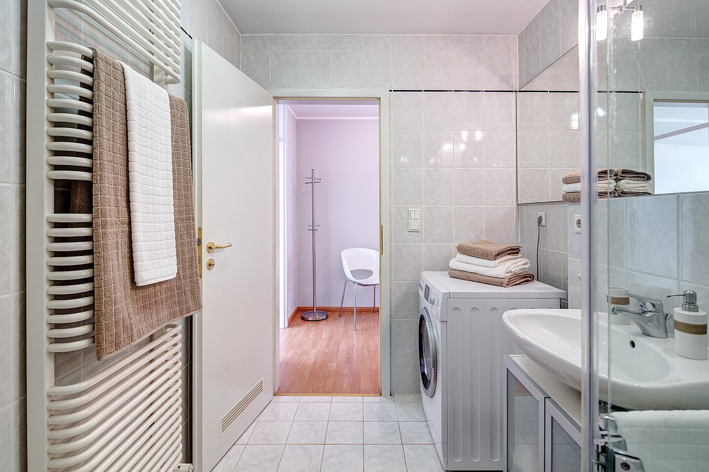 多层公寓 与 2 房间 | München-Schwabing | 70102 | Handtuchheizkörper und Wasch-Trockner
