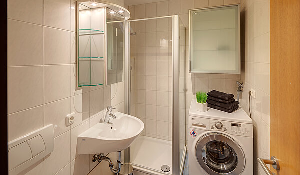 一楼公寓 与 2 房间 | München-Feldmoching | 70424 | Duschbad