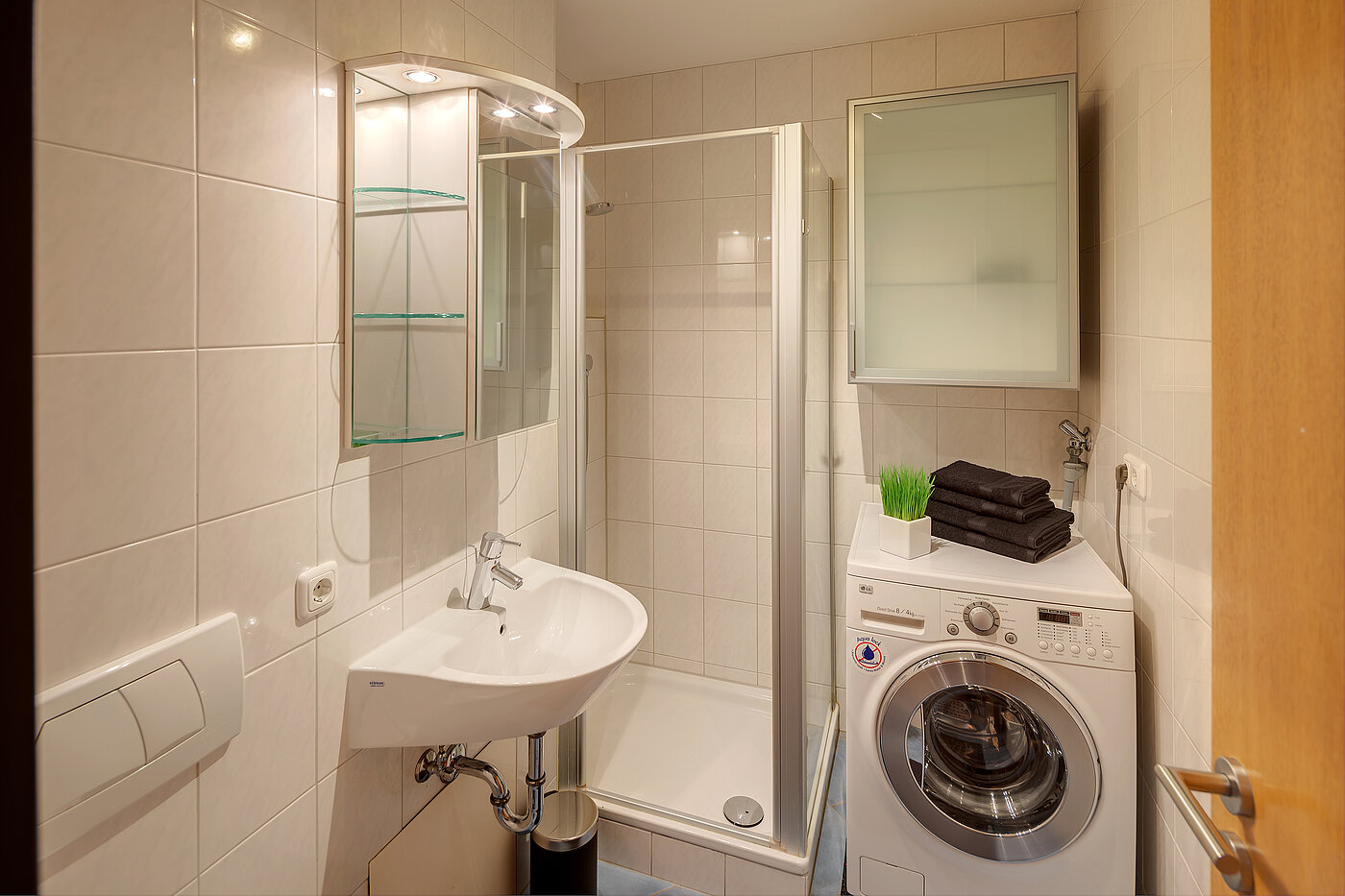 一楼公寓 与 2 房间 | München-Feldmoching | 70424 | Duschbad