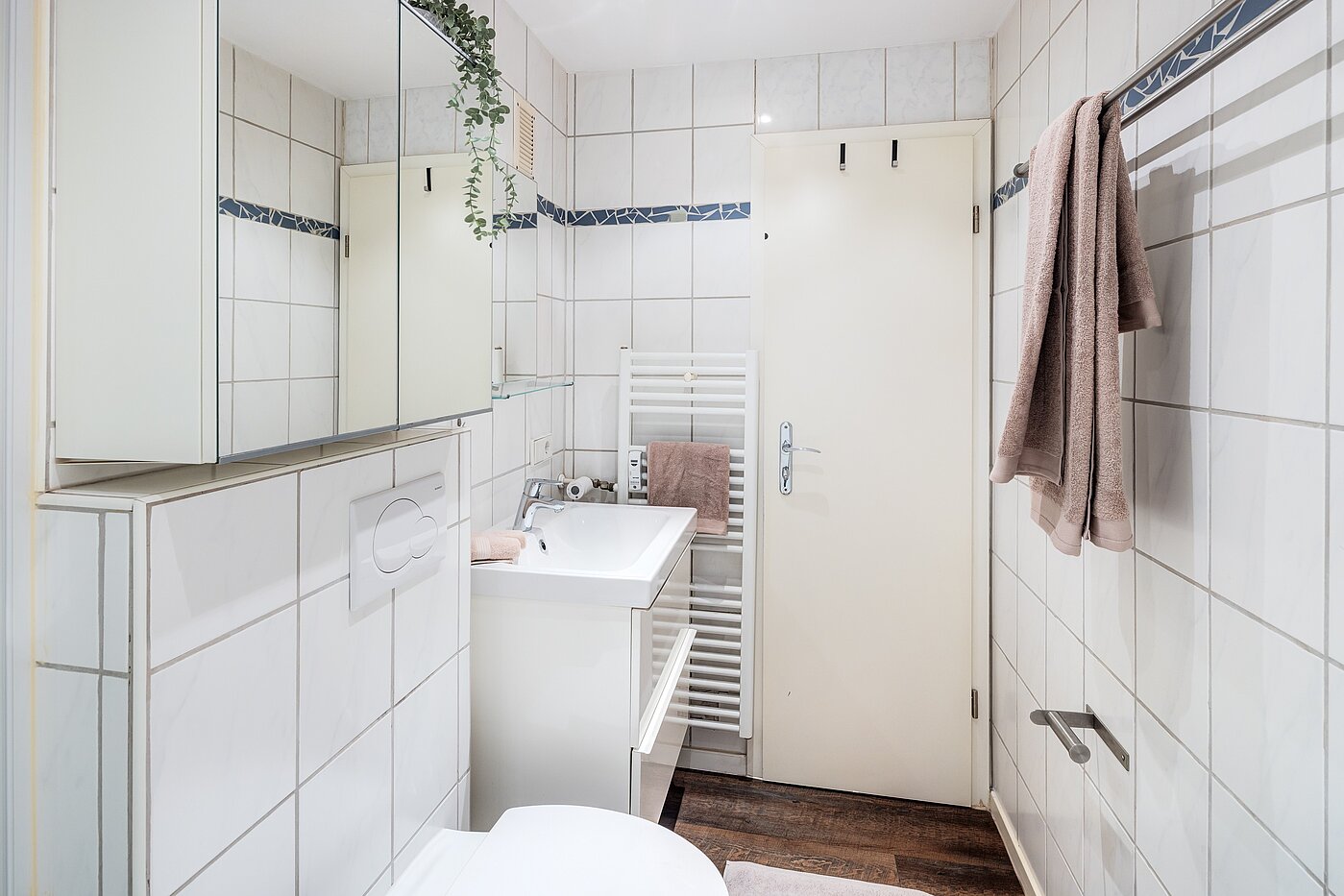 多层公寓 与 1 房间 | München-Neuhausen | 702271 | ...Waschtisch