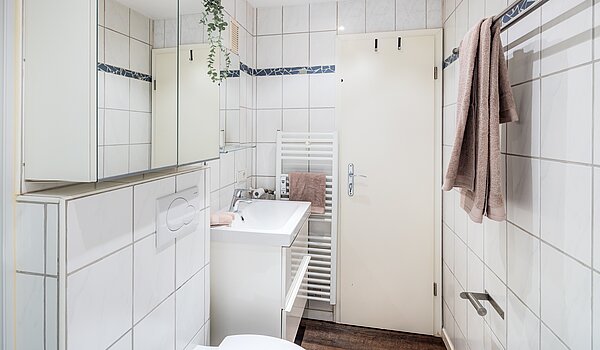 多层公寓 与 1 房间 | München-Neuhausen | 702271 | ...Waschtisch