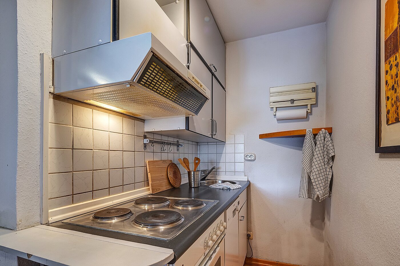 多层公寓 与 1 房间 | München-Schwabing | 2109ML1 | Die Küche ist funktional und