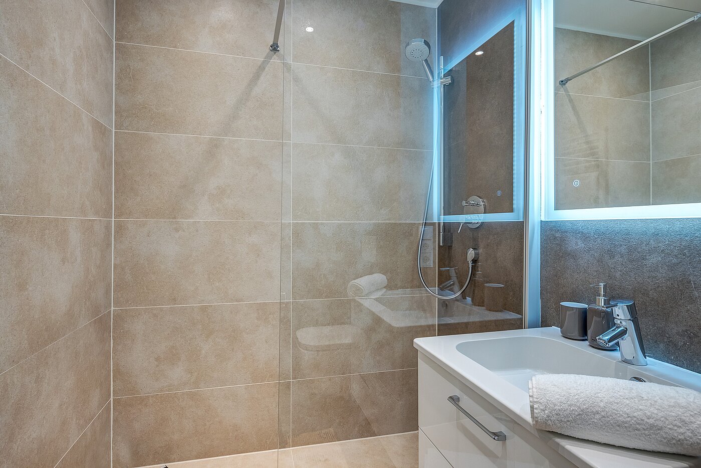 公寓 与 1 房间 | München-Milbertshofen | 702251 | ...mit begehbarer Dusche