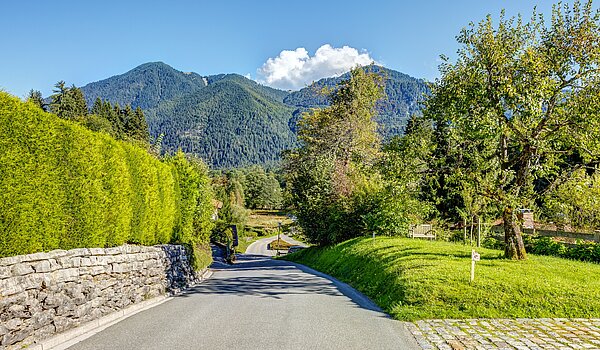 排角屋 与 3 房间 | Kreuth | 70037 | Auffahrt zum Grundstück