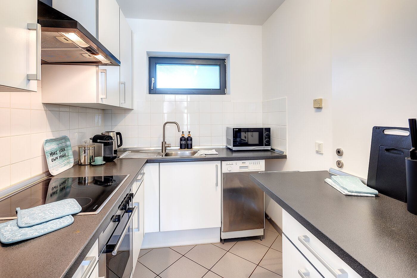 多层公寓 与 2 房间 | Haar | 70426 | ...Küche mit Einbauten...